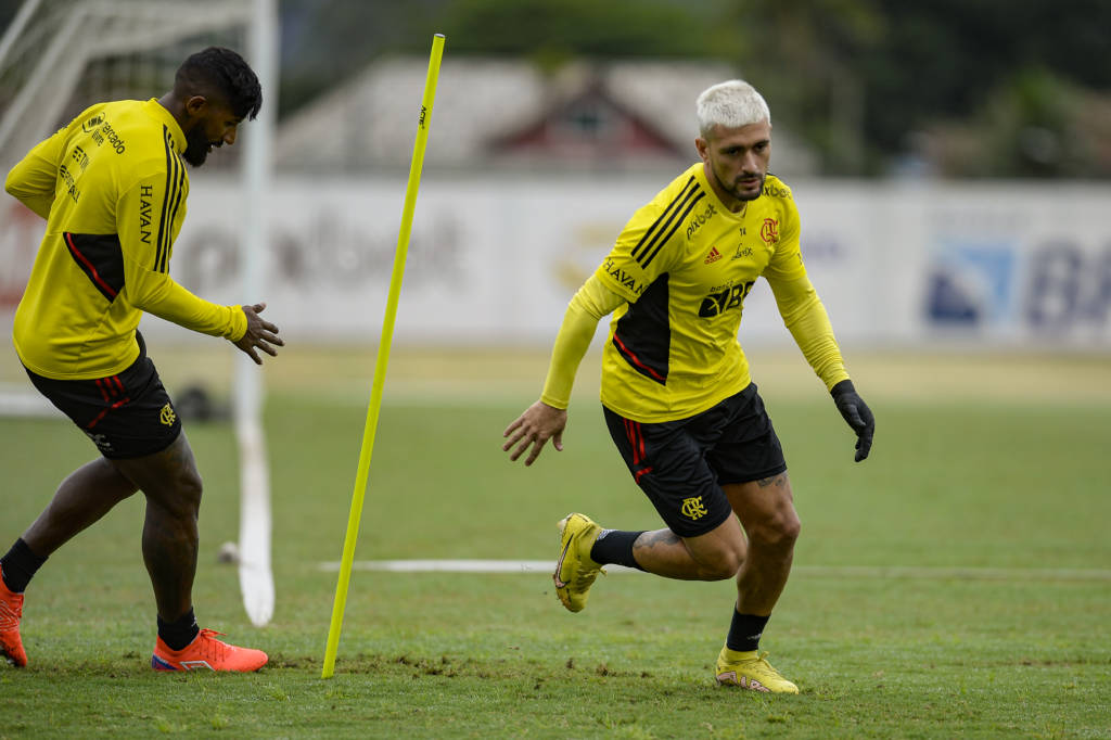 Dorival Júnior comenta situação de Arrascaeta e não descarta poupá-lo até a Copa do Brasil