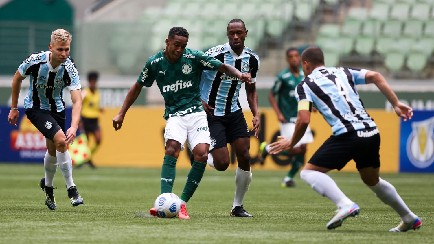 Grêmio vira sobre o Botafogo com três de Suárez e tira Palmeiras da  vice-liderança do Brasileiro - Gazeta Esportiva