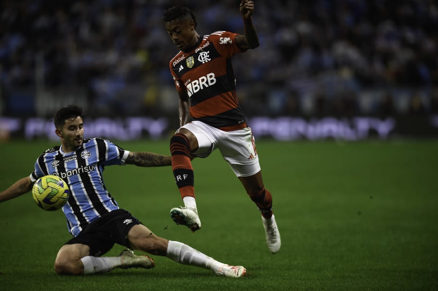 Presidente do Grêmio nega qualquer contato com Bruno Henrique, do Flamengo