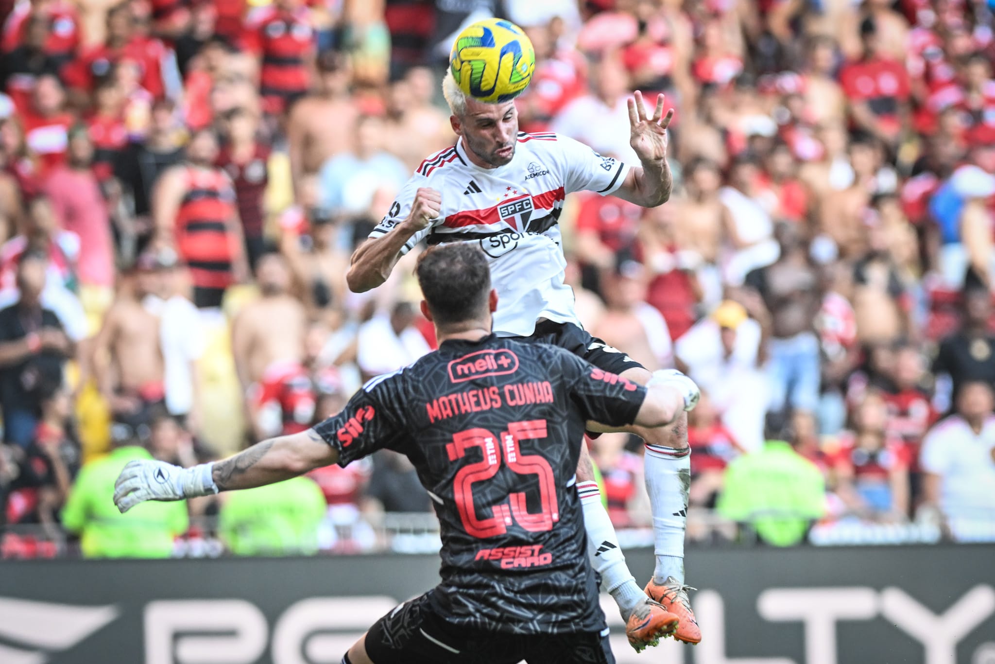 Com gol de Calleri, São Paulo vence Flamengo no Maracanã e sai em vantagem na final da Copa do Brasil