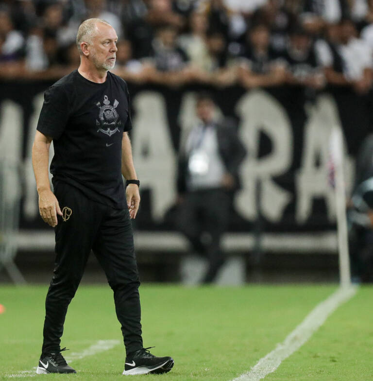 Com mudanças, Corinthians está definido para enfrentar o Flamengo pelo Brasileirão; veja escalações