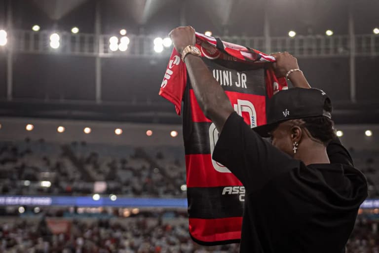 Vini Jr. admite desejo de retornar ao Flamengo: Prometi ao meu pai que voltaria um dia