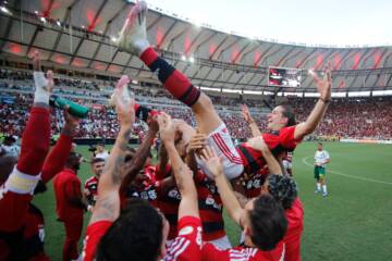 Após encerrar carreira como lateral, Filipe Luís sonha em ser técnico do Flamengo