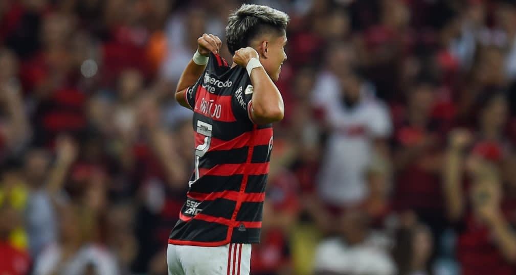 Destaque de Luiz Araújo no Flamengo durante desfalques pela Copa América.