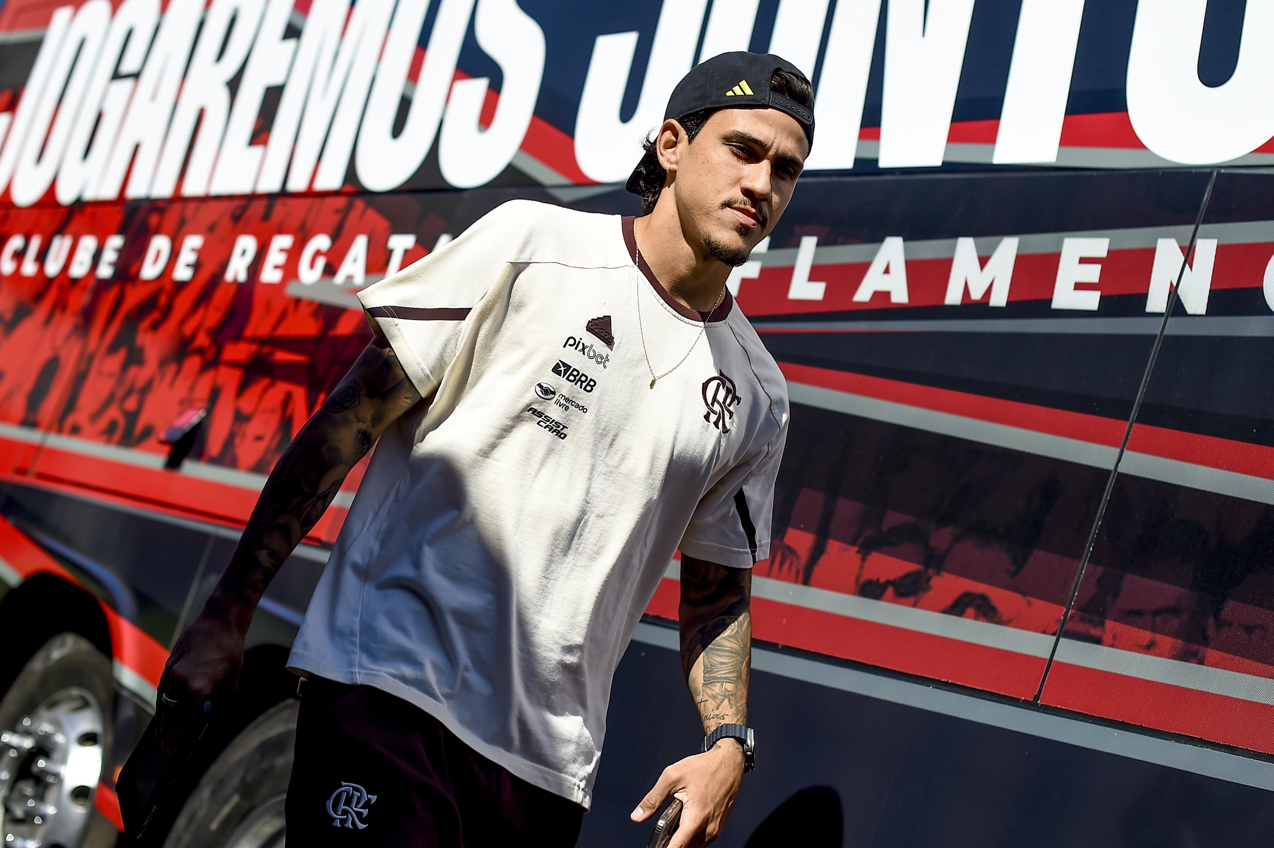 Flamengo chega em São Paulo para confronto com RB Bragantino no Brasileirão.