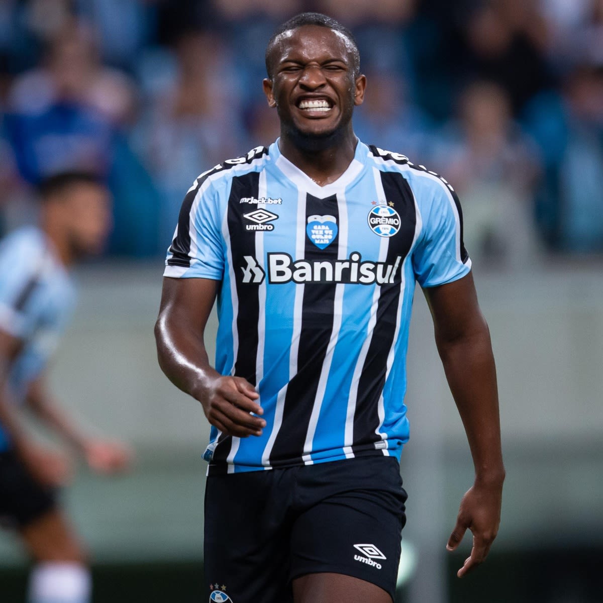 Elias Manoel reclama das vaias da torcida gremista no último jogo