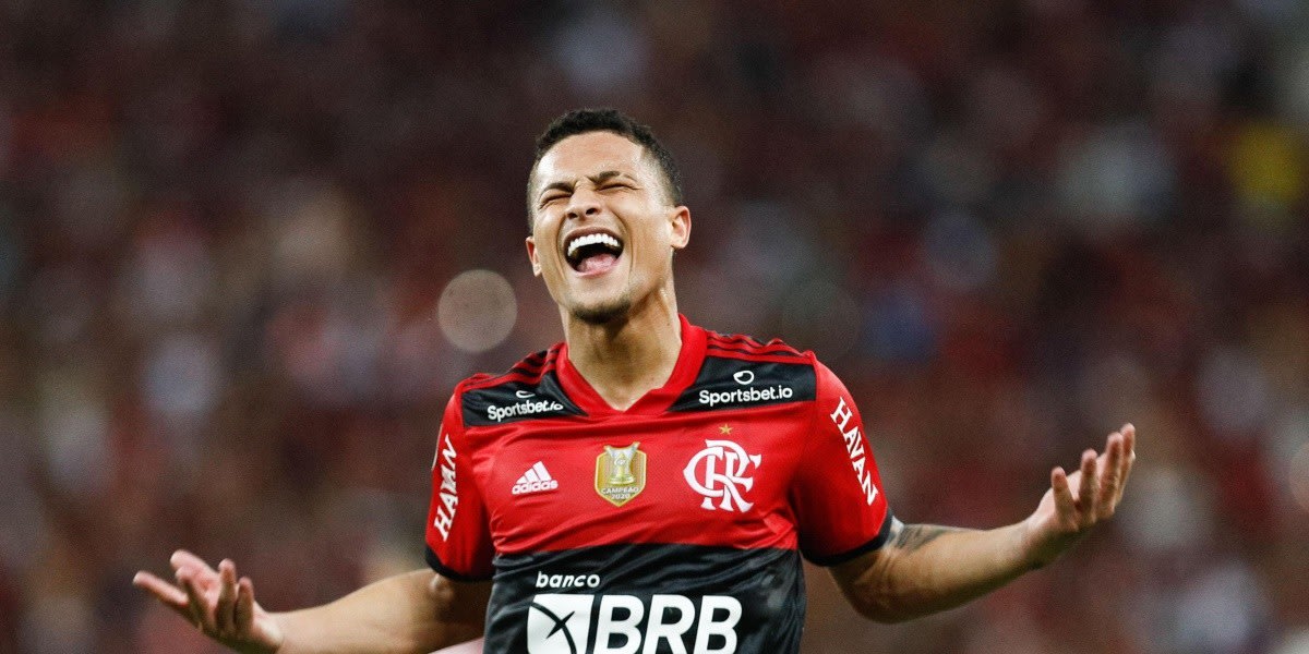 Volante do Flamengo, João Gomes revela desejo em atuar no Liverpool