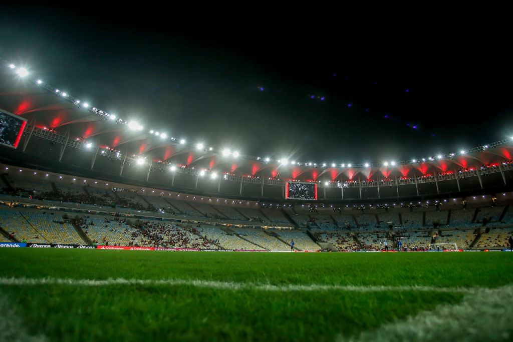 Conmebol divulga os nomes dos donos do apito para o duelo entre Flamengo e Grêmio no Maracanã