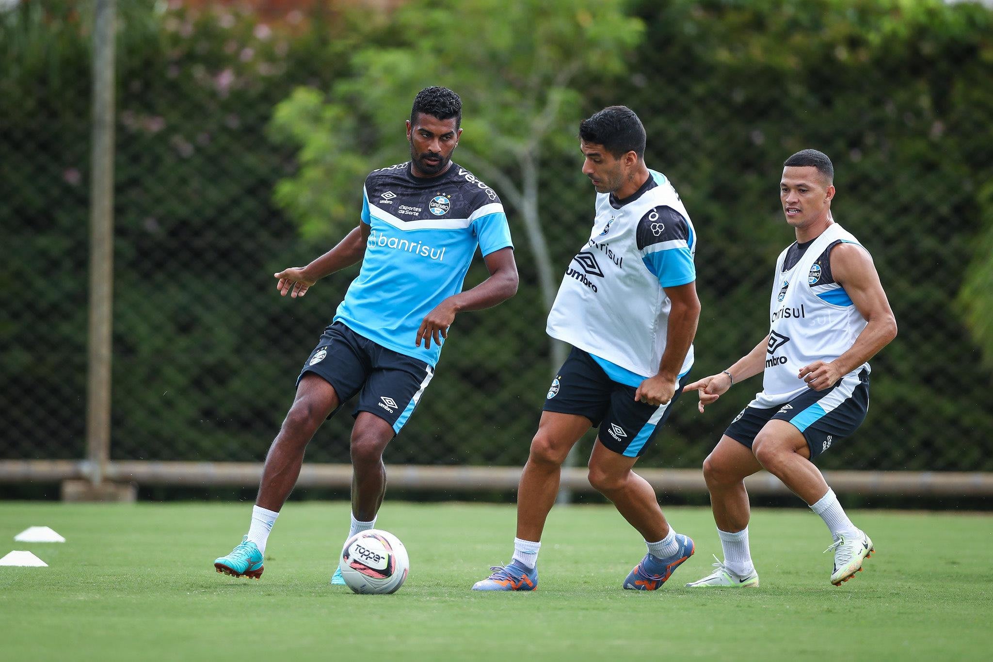 Renato deve apostar em Thiago Santos para duelo do Grêmio com Ypiranga