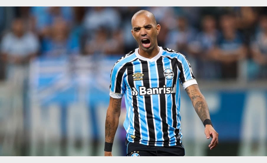 Através das redes sociais, torcida do Grêmio pede a saída de Diego Tardelli