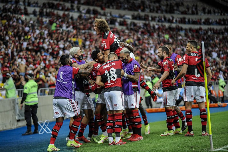 Flamengo decide leiloar camisas autografadas do jogo contra o Barcelona-EQU