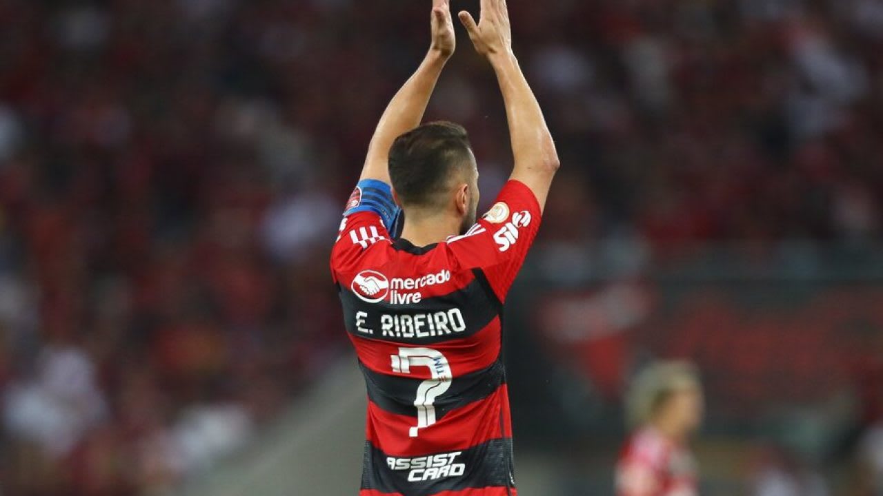 UMA FARSA? Irritados torcedores criticam Everton Ribeiro, antes da final