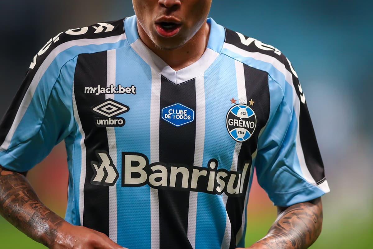 Grêmio analisa oferta milionária de novo patrocinador para estampar a camisa