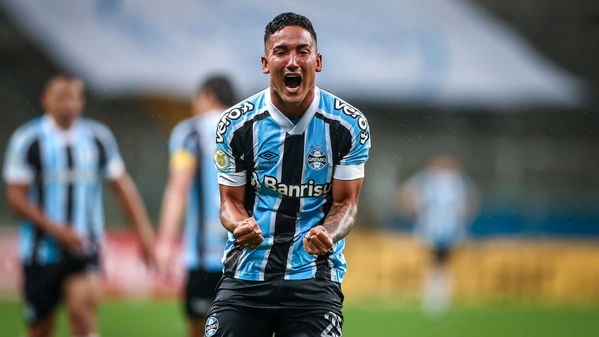 Jhonata Robert desperta interesse do mercado, mas Grêmio manterá o atacante