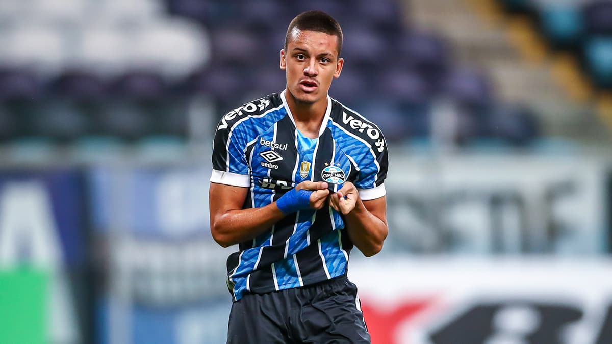 Da Bulgária, Ricardinho adere movimento e se torna sócio do Grêmio