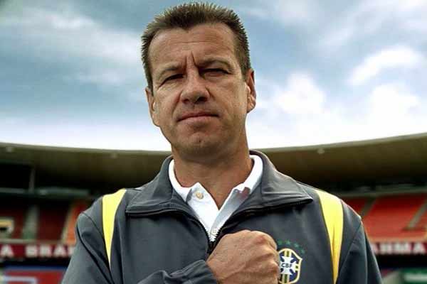 OFF - Dunga, Felipão, Luxemburgo, Kaká... Seleção e clubes vivem onda retrô