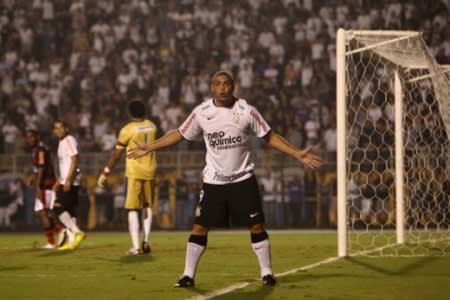 Há 10 anos, Flamengo de Adriano batia Corinthians de Ronaldo na  Libertadores; relembre e faça o