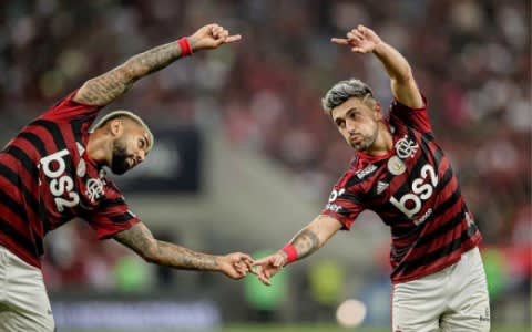 Hoje tem Flamengo! Torcedores celebram volta dos jogos do clube