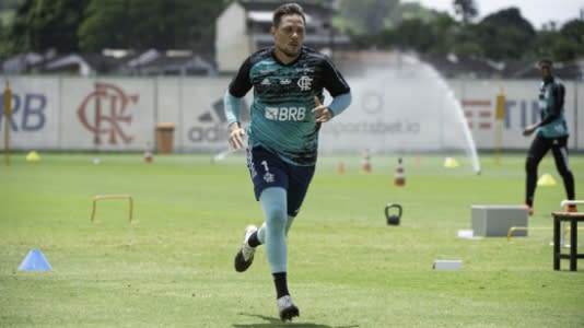 Vai voltar? Diego Alves é dúvida para confronto com Goiás pelo Brasileirão