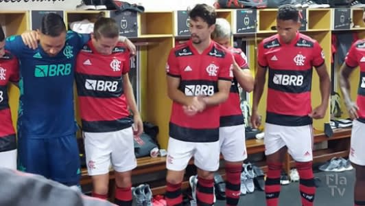 Preparador inova na preleção e Rodrigo Caio puxa coro no vestiário do Flamengo antes de goleada