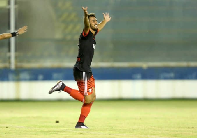 Felipe Vizeu faz o primeiro gol dele, e Flamengo vence a Cabofriense