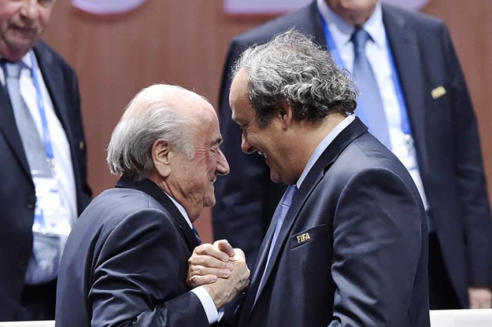 Polícia encontra documentos ligados ao depósito de Blatter a Platini