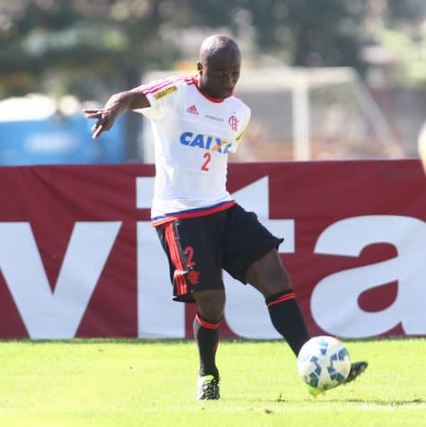 Oswaldo ainda pensa em dar chance no ano para Armero