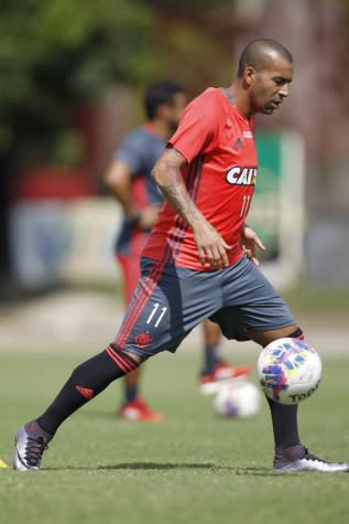 Barrado, mas elogiado por Muricy: o momento de Emerson no Flamengo