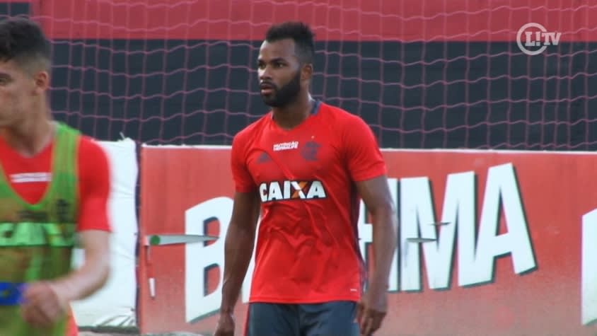 Fernandinho é testado e Flamengo pode ter mudança contra Fortaleza