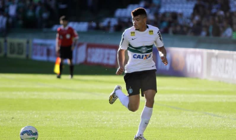 Flamengo tem interesse em zagueiro do Coritiba