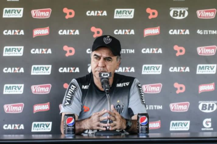 Marcelo Oliveira afirma que Robinho pode jogar centralizado diante do Fla