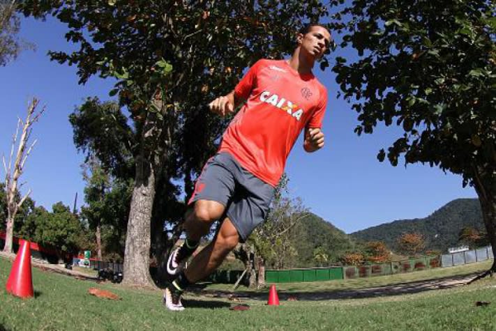 Com Damião em campo, reservas do Flamengo vencem Itaboraí em jogo-treino