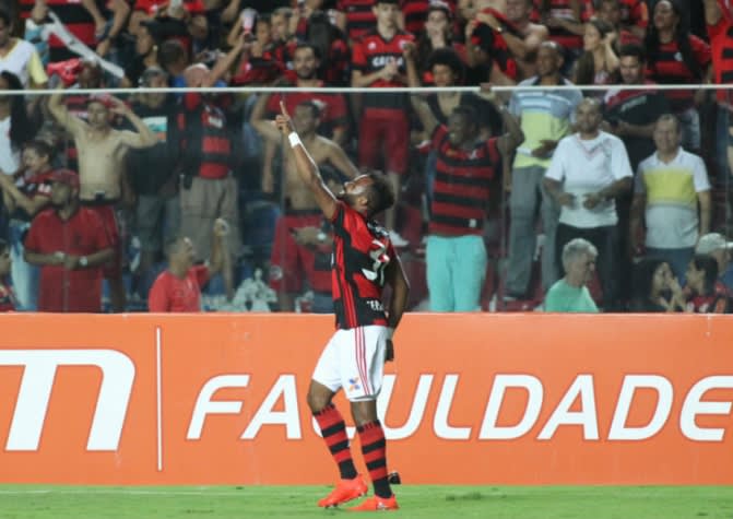 Fernandinho vibra com gol da vitória sobre a Ponte Preta: Determinação