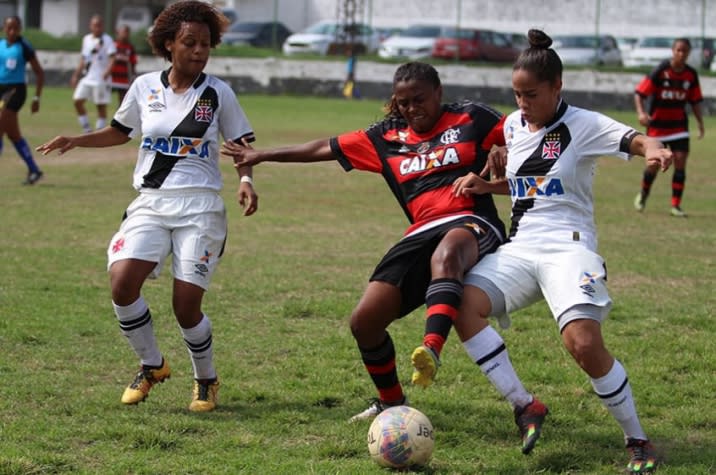 Vasco vence o Flamengo no futebol feminino e vai à final do Carioca