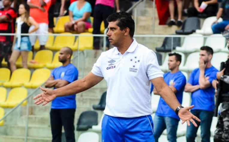 Sidnei Lobo confirma mudanças no Cruzeiro e manutenção de rodízio; Fred não viaja para SP
