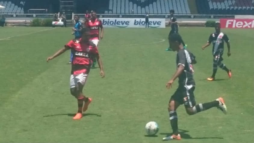 Vasco é goleado pelo Flamengo, que fica perto do título da Taça Rio Sub-17