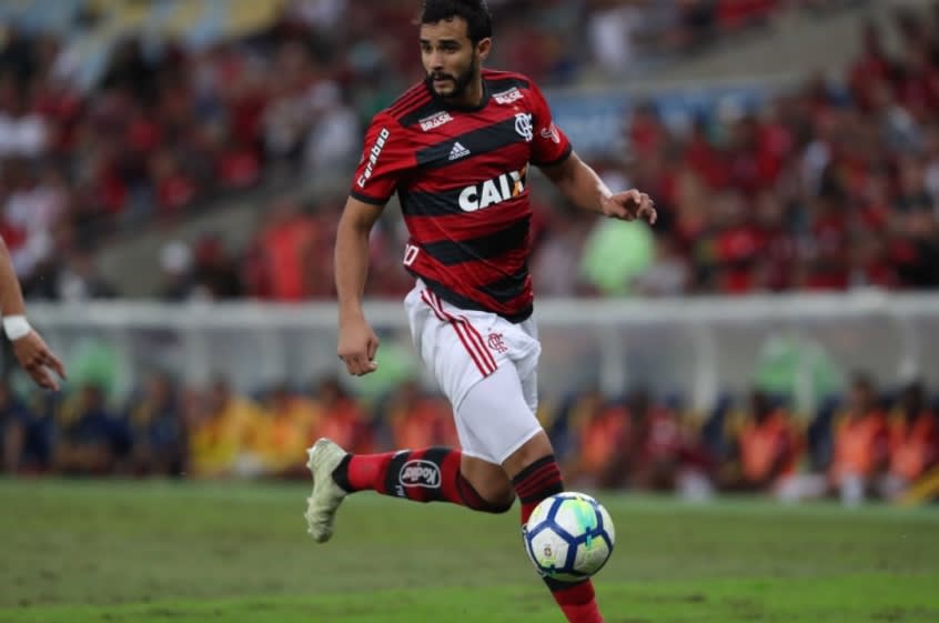 Suspenso, Henrique Dourado desfalca o Flamengo contra o Bahia