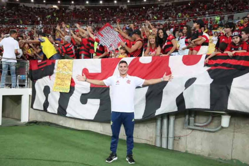 Flamengo renova contrato de volante campeão mundial pela Seleção sub-17