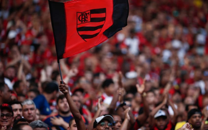 Corinthians e Flamengo serão beneficiados com a volta do público, analisa jornalista