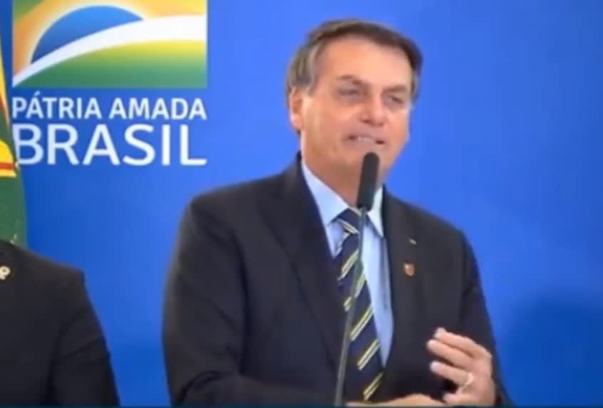 Bolsonaro explica MP, broche do Flamengo e relembra conversa com Felipe Melo: Olhou torto