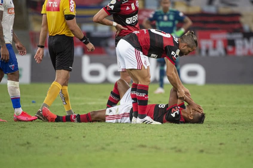 Pedro Rocha volta a treinar com elenco do Flamengo após um mês