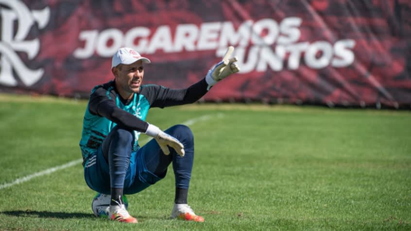 VP do Flamengo fala sobre negociação com Diego Alves