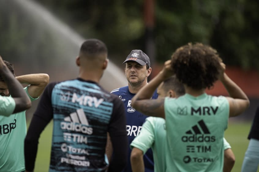 Flamengo se reapresenta e inicia preparação para encarar o Grêmio