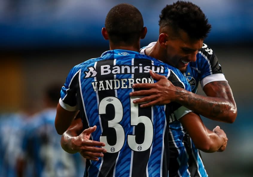 Grêmio vence, chega ao G-4 do Brasileirão e complica a situação do Bahia