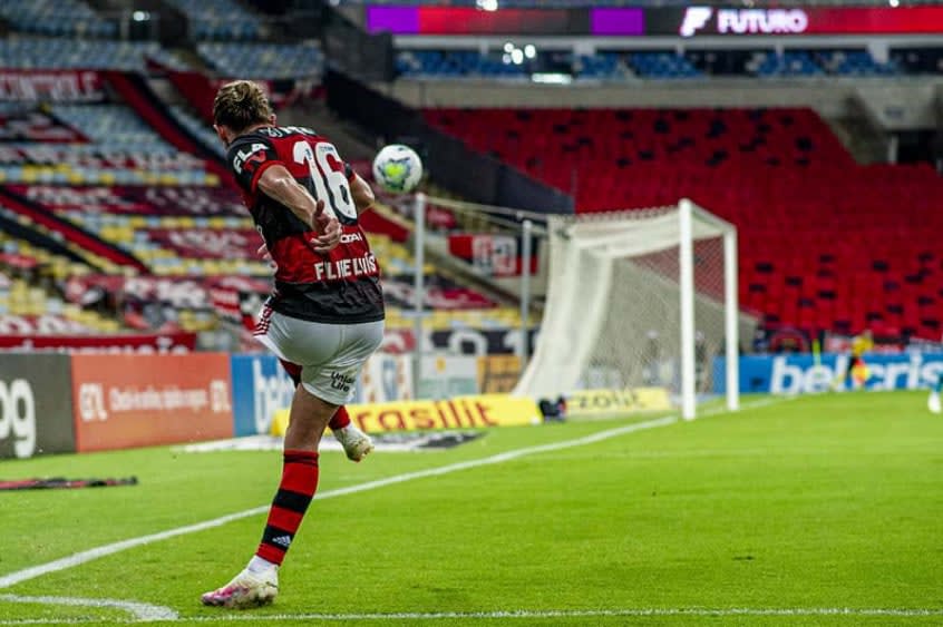 Bola parada ofensiva garante pontos e vira arma do Flamengo na reta final