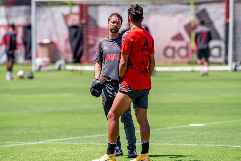 Mauricio Souza testa três mudanças no Flamengo para encarar o Macaé