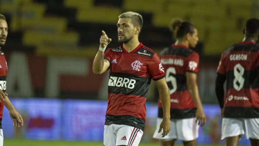 Uruguaio supera argentino no ranking dos maiores artilheiros estrangeiros da história do Flamengo