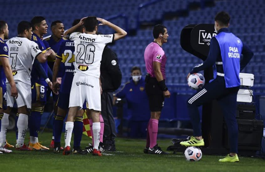 Polêmica: argentinos pressionam por queda de brasileiro chefe da arbitragem na Conmebol