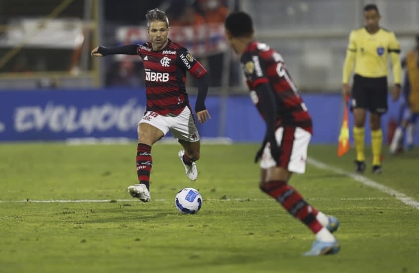 Diego Ribas volta a ter espaço no Flamengo em meio à necessidade de preservar titulares