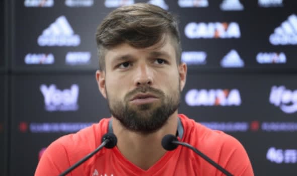 Diego vê ano do Fla positivo e espera retribuir confiança contra o Santos